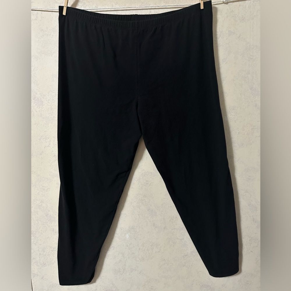 Black Ankle Cropped Pants with Tapered Fit